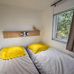 Mobil-home 35m² Avec Terrasse Pour 6 Personnes - Api-1-52-561 *