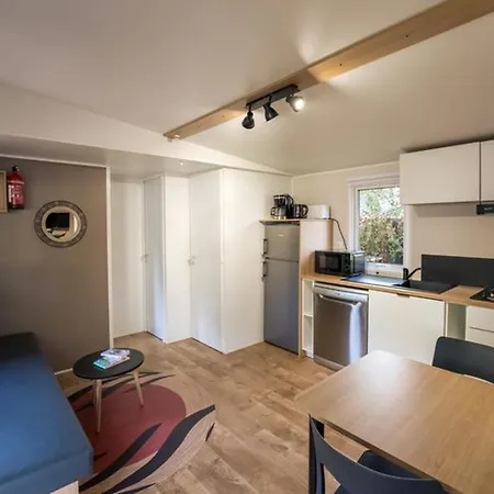 Mobil-home 35m² Avec Terrasse Pour 6 Personnes - Api-1-52-561 Camping *