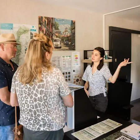 Camping Mobil-home 35m² Avec Terrasse Pour 6 Personnes - Api-1-52-561