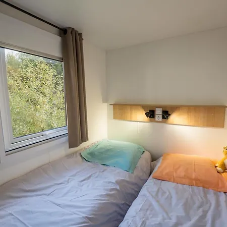 Kemping Mobil-home 35m² Avec Terrasse Pour 6 Personnes - Api-1-52-561 *