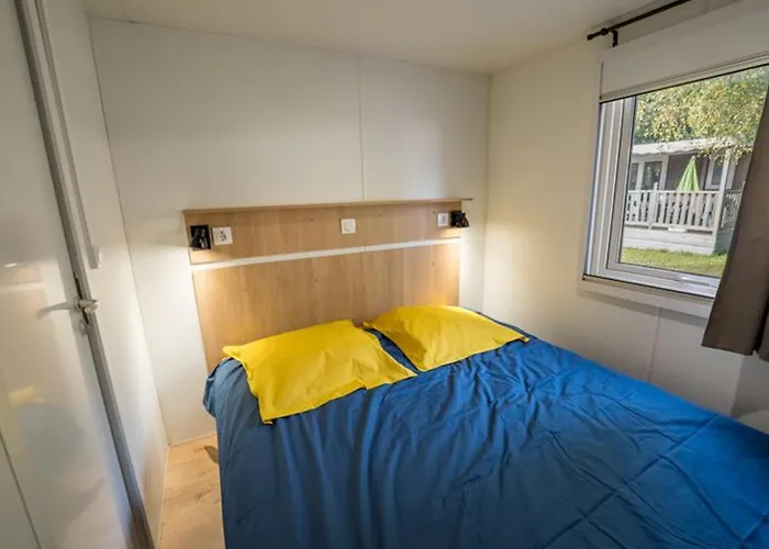 Kemp Mobil-home 35m² Avec Terrasse Pour 6 Personnes - Api-1-52-561 *