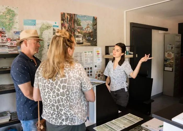 Kemp Mobil-home 35m² Avec Terrasse Pour 6 Personnes - Api-1-52-561